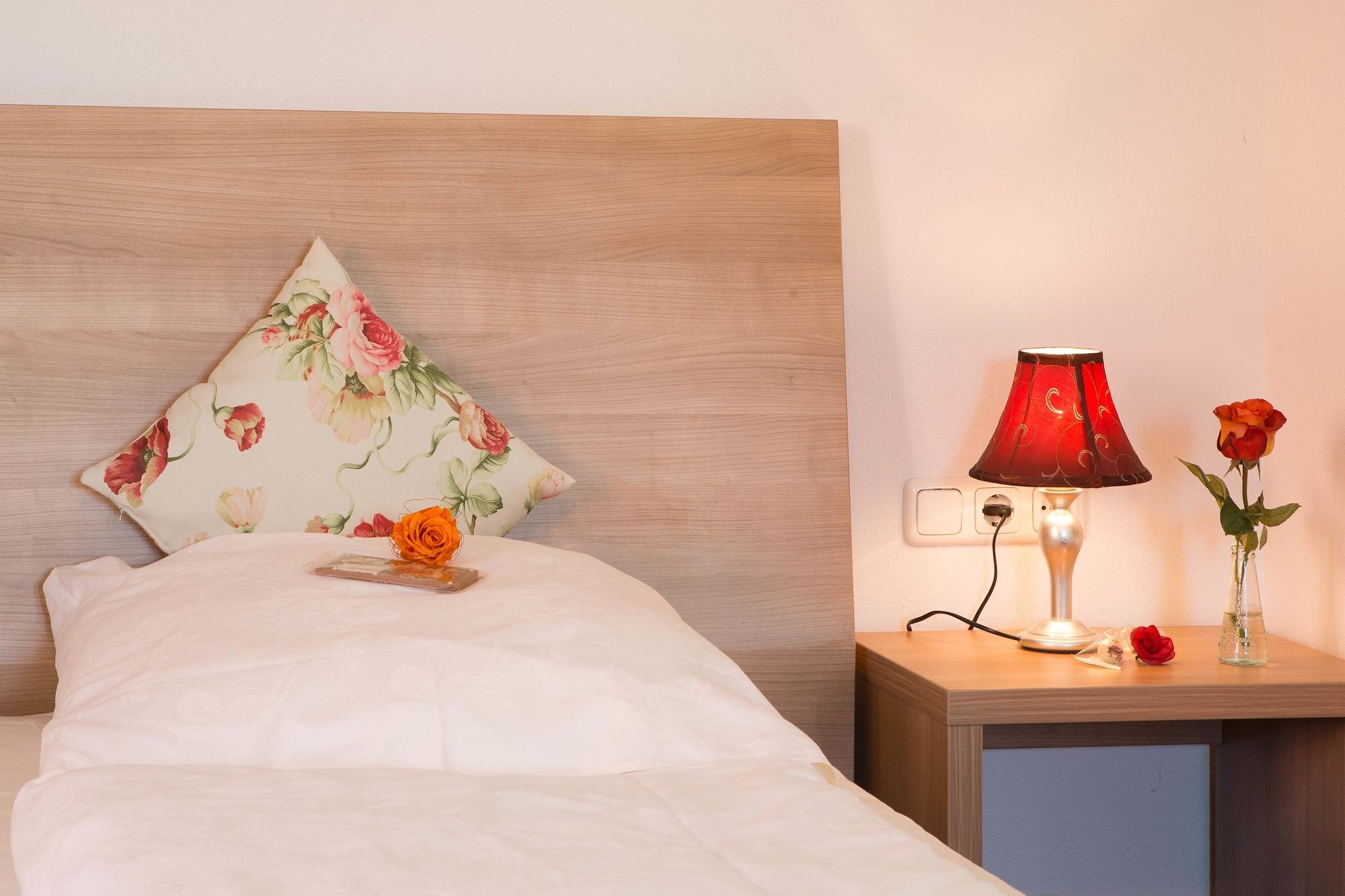 Boutiquehotel Goldene Rose - Self-Check-In Ротенбург об дер Таубер Екстериор снимка