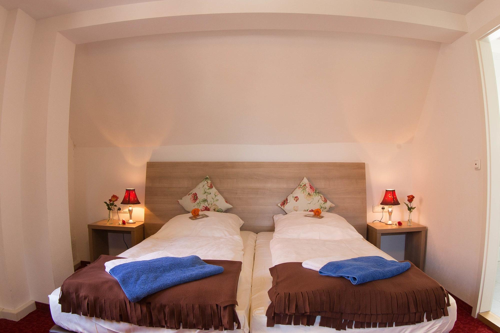 Boutiquehotel Goldene Rose - Self-Check-In Ротенбург об дер Таубер Екстериор снимка