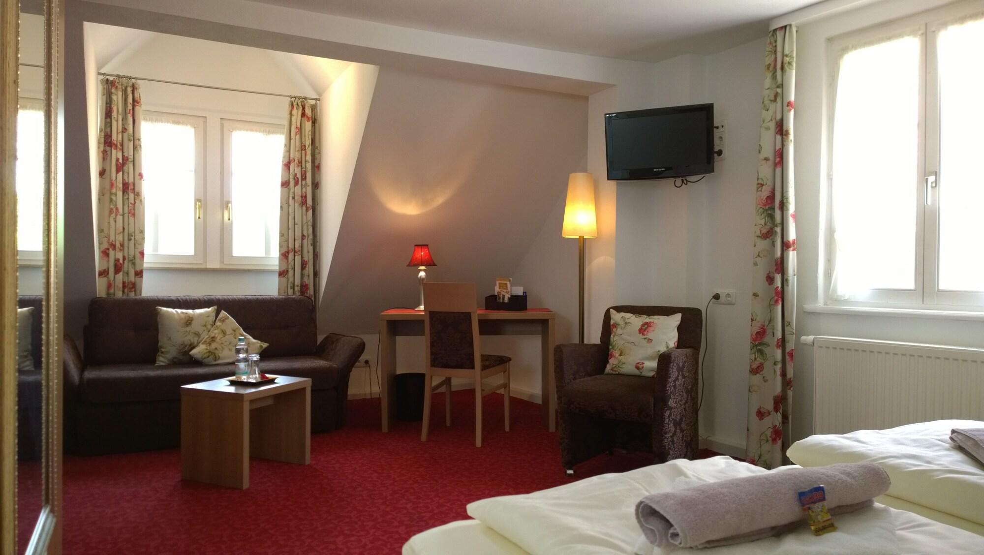 Boutiquehotel Goldene Rose - Self-Check-In Ротенбург об дер Таубер Екстериор снимка