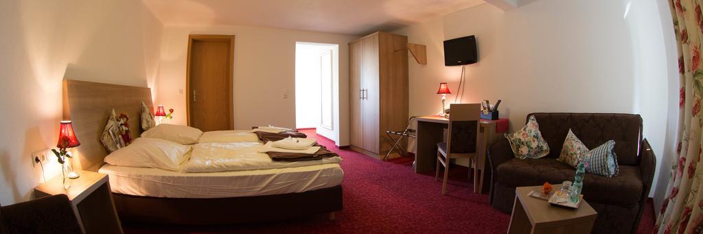 Boutiquehotel Goldene Rose - Self-Check-In Ротенбург об дер Таубер Екстериор снимка