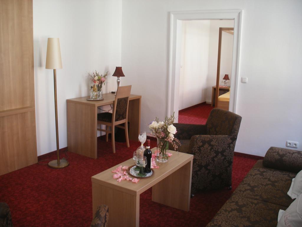 Boutiquehotel Goldene Rose - Self-Check-In Ротенбург об дер Таубер Екстериор снимка